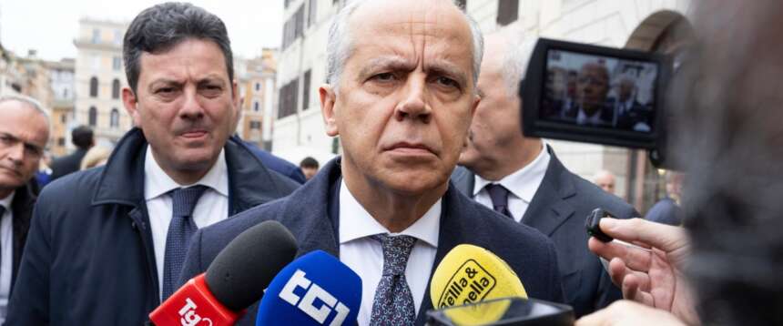 Piantedosi sul 21enne arrestato a Vimercate per terrorismo: “Stava organizzando qualcosa”. La pista dei 22mila euro in contanti