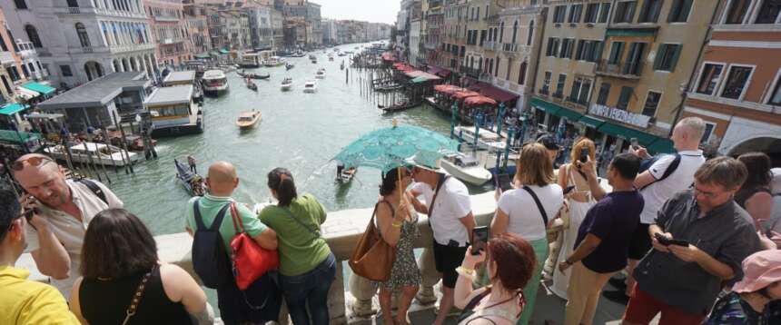 Il battage negativo della sinistra smentito dai dati dell’economia reale su Pil, turismo, crescita e export: Record di presenze turistiche di stranieri e italiani nei primi quattro mesi del 2026