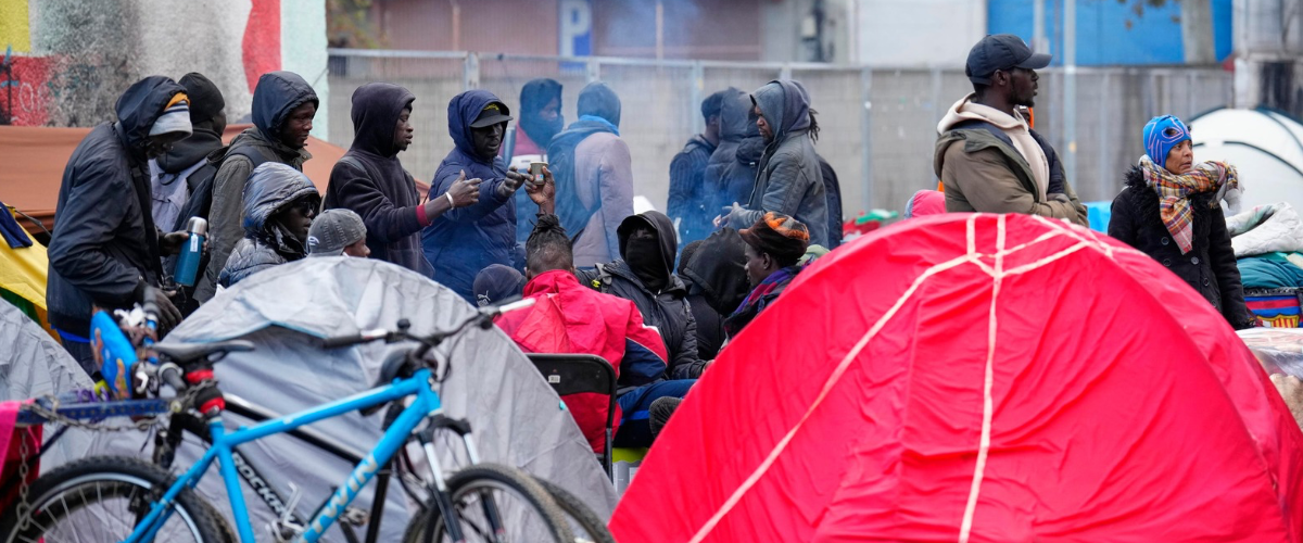 La favoletta degli immigrati che ci pagano le pensioni: cosa dicono davvero i dati su tasse e welfare