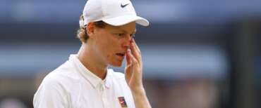 Sinner l’esordio a Wimbledon lunedì con la sfida contro il serbo Kecmanovic