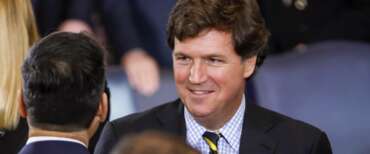 Tucker Carlson scarica Trump e i repubblicani: «Non li voterò più, hanno tradito l’America». Chi è il giornalista simbolo della destra Usa