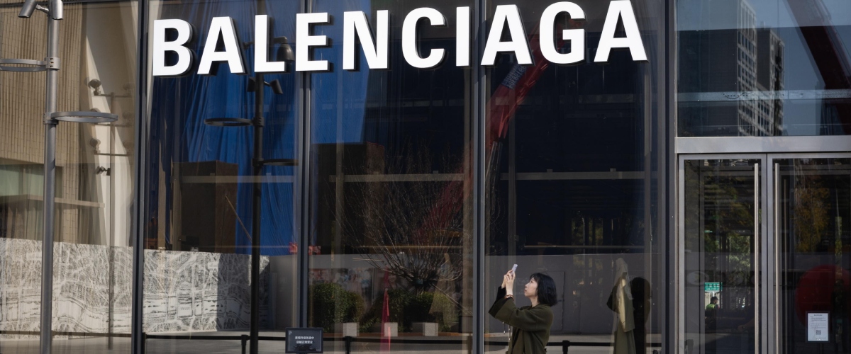 “Ragazze è l’ora del sesso”, e via con pacche sui glutei, insulti e allusioni sessuali, body shaming: Balenciaga licenzia il top manager ﻿