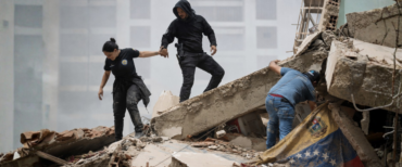 Venezuela, scene di devastazione e di salvataggi miracolosi dopo il terremoto (video). Tajani: “Ci sono 3 morti e 35 dispersi italiani”