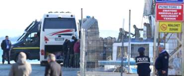 Svolta dell’Europa sui migranti: c’è l’accordo sugli hub nei Paesi terzi e sul regolamento per i rimpatri