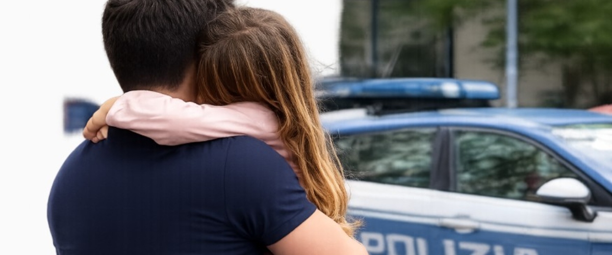 rubano lo zaino con il farmaco salvavita di sua figlia la polizia fa il miracolo ed evita la tragedia da Secoloditalia.it rubano lo zaino con il farmaco salvavita di sua figlia la polizia fa il miracolo ed evita la tragedia