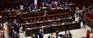 Dl lavoro, la Camera dà il via libera alla fiducia: sì al salario giusto e stretta sul caporalato digitale