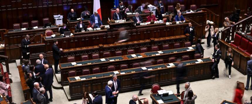 Dl lavoro, la Camera dice sì alla fiducia: salario giusto e stretta sul caporalato digitale più vicini