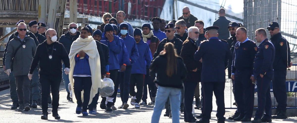 Giro di vite sui clandestini, altro che slogan: l’Italia è sul podio Ue per i rimpatri forzati