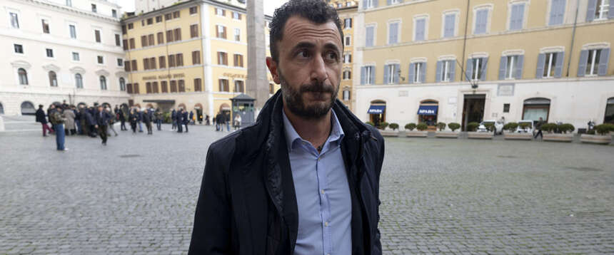 Il deputato “vannacciano” Pozzolo esce fuori strada col Suv: valori alcolici molto alti, nessun ferito, lui sta bene