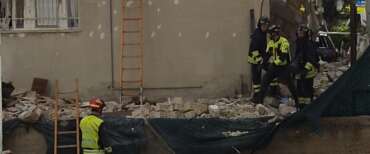 Esplode una palazzina a Porto Sant’Elpidio: un morto, salvato un ragazzo. Si cerca una donna sotto le macerie