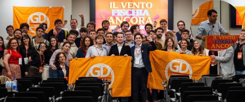 “Il vento fischia ancora”: è lo slogan dei giovani del Pd a congresso. Sguardo al futuro e modernità che avanza…