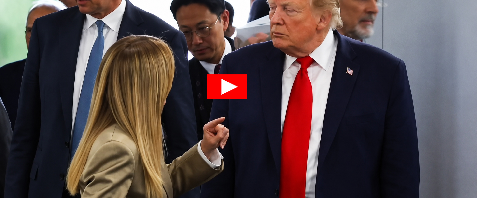 in ginocchio da trump no meloni a testa alta e con il dito a indicare le priorit224 spunta il video che zittisce la sinistra da Secoloditalia.it in ginocchio da trump no meloni a testa alta e con il dito a indicare le priorit224 spunta il video che zittisce la sinistra