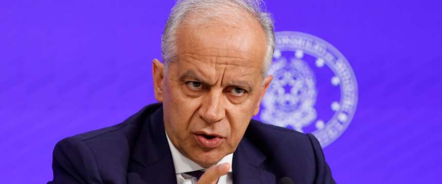 Piantedosi: “Arrivi irregolari giù del 77% e +40% di rimpatri”. Ecco i numeri del governo Meloni sull’immigrazione