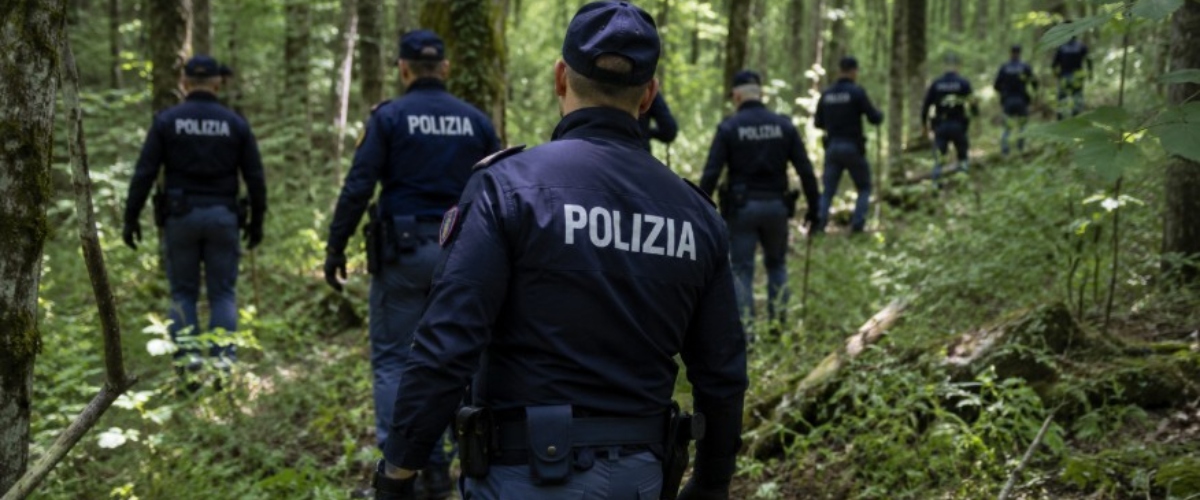 sorelle scomparse il giallo dei bigliettini in codice trovati nella loro stanza potrebbero nascondere dettagli sulla fuga da Secoloditalia.it sorelle scomparse il giallo dei bigliettini in codice trovati nella loro stanza potrebbero nascondere dettagli sulla fuga