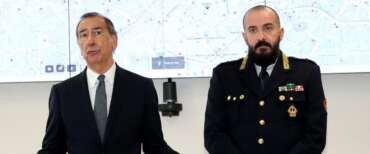 A Milano dibattito infuocato sui taser alla Polizia Locale. In foto, il sindaco Giuseppe Sala e il comandante Gianluca Mirabelli