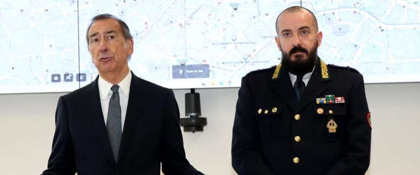 A Milano dibattito infuocato sui taser alla Polizia Locale. In foto, il sindaco Giuseppe Sala e il comandante Gianluca Mirabelli