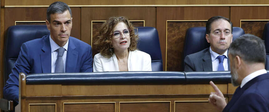 Sanchez attacca i giudici per difendere la moglie. Abascal (Vox): “Resisti in poltrona come uno scarafaggio”