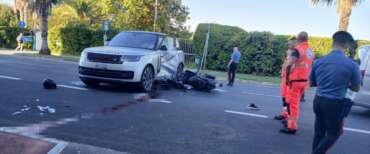 Tragedia in Versilia, scontro tra scooter e suv: muore un 17enne, il conducente fugge a piedi