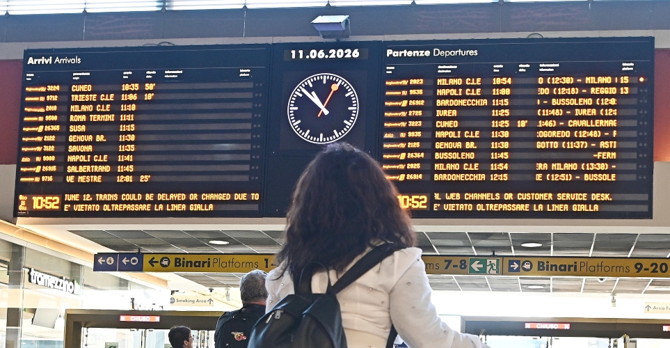 Treni, nuova emergenza ma stavolta per colpa degli hacker: violati i dati di migliaia di passeggeri