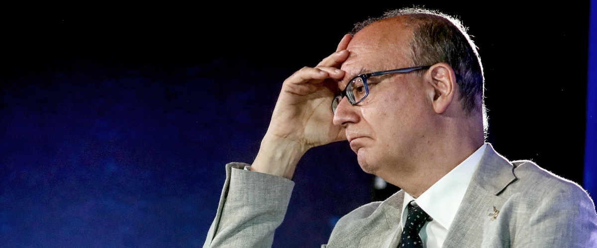 prof scaraventato contro il muro da alunni 14enni finisce all8217ospedale valditara nessuna indulgenza verso i violenti da Secoloditalia.it prof scaraventato contro il muro da alunni 14enni finisce all8217ospedale valditara nessuna indulgenza verso i violenti