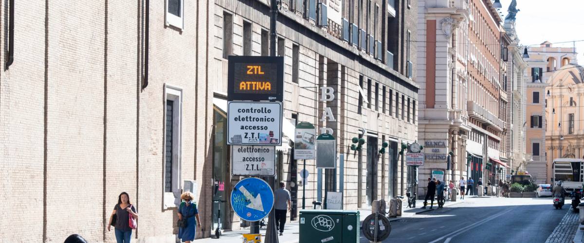 Italia a traffico limitato: su 500 Ztl in Europa 446 sono da noi. E dal primo luglio a Roma scatta il salasso anche per l’elettrico