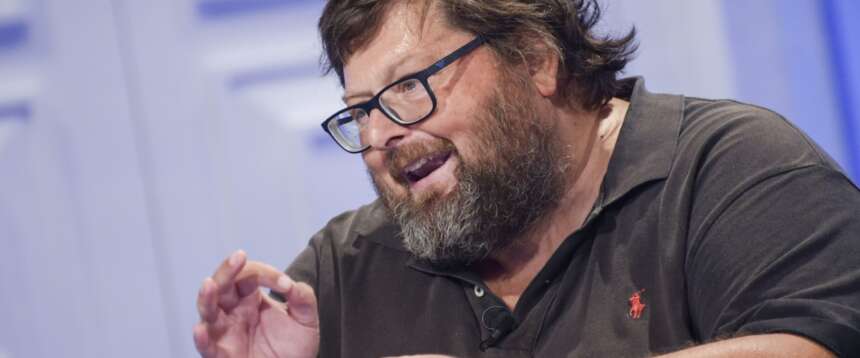 Adinolfi dagli altari di tv e social alle polveri di indagini e domiciliari