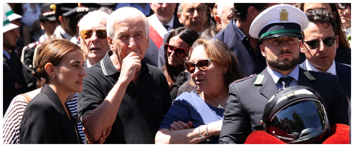 L’Halleluja di Cohen chiude i funerali di Francesco Imprezzabile. Fdi: “Vergognoso che chi lo ha ucciso sia ai domiciliari”