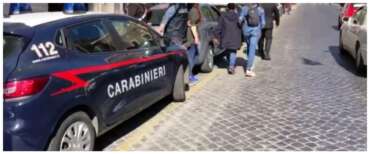 Borseggiatrice con dieci figli (e 12 anni da scontare) arrestata a Termini: era sempre incinta, ma con il decreto sicurezza sconterà la pena