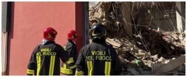 Crolla un palazzo a Messina: cinque feriti gravi. Si cercano i dispersi anche con unità cinofile e droni