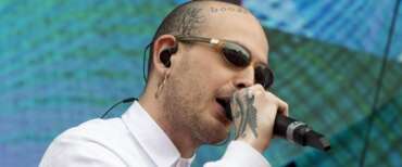 Il rapper Gemitaiz indagato per le offese dal palco agli agenti antidroga: la procura di Chieti apre un fascicolo