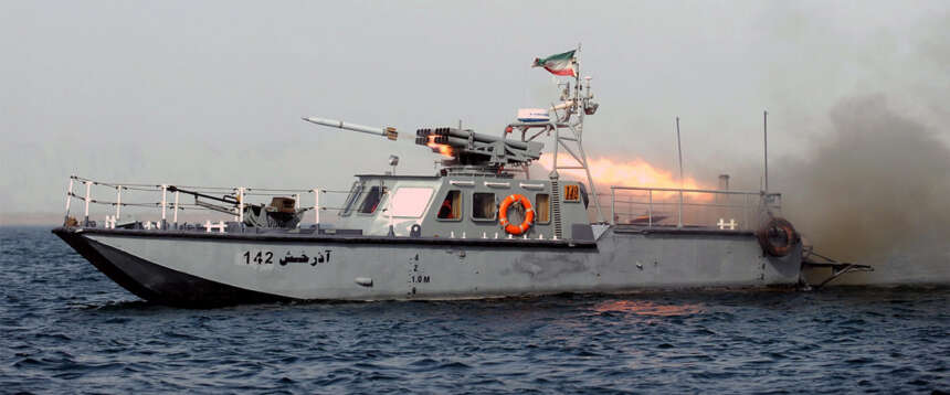 Gli Usa attaccano, l’Iran risponde con missili su Giordania, Bahrein e Kuwait. E Hormuz è di nuovo chiuso