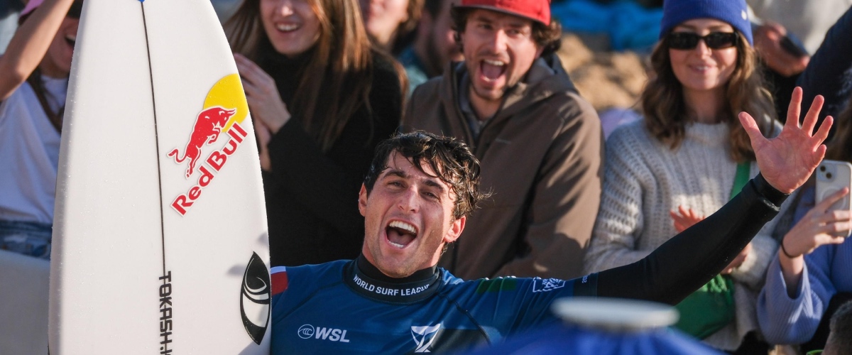 Il re dell’Oceano è azzurro, la storia di Leonardo Fioravanti, campione mondiale di surf: “Alle Hawaii non rinuncio alla carbonara”
