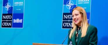 «E se…?»: cosa c’è dietro le domande di fantapolitica poste a Meloni ad Ankara e perché sono un vizio dannoso