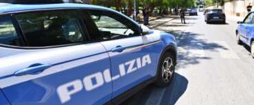Minaccia di sparare alla ex e tenta l’estorsione per la restituzione dell’auto: arrestato dalla Polizia