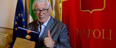 Cameriere, champagne per un’ultima volta: il mondo della politica ricorda Peppino di Capri