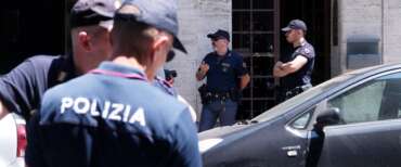 Manuali per una cintura esplosiva e propaganda jihadista sul cellulare: arrestata una 17enne nel Pavese