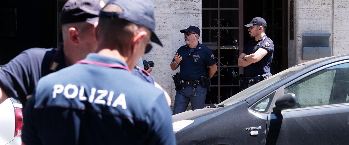 manuali per una cintura esplosiva e propaganda jihadista sul cellulare arrestata una 17enne nel pavese da Secoloditalia.it manuali per una cintura esplosiva e propaganda jihadista sul cellulare arrestata una 17enne nel pavese