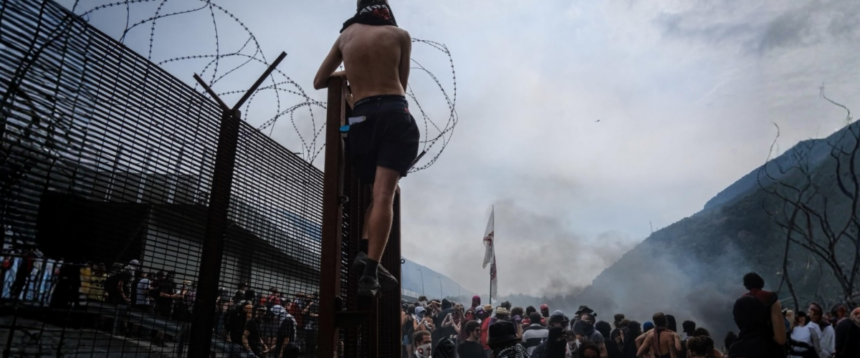 Le divise non si toccano: per i lettori del Secolo significa “attaccare lo Stato”