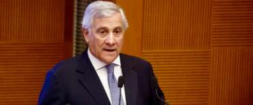 Tajani rivendica i risultati del governo Meloni: “Gettate le fondamenta per la crescita. Nei prossimi anni costruiremo la casa””