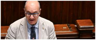 Valditara difende gli studenti di Cesena: «“L’Italia agli italiani” è una frase condivisibile»