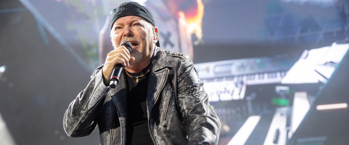 Voto ‘spericolato’ a Rimini: la cittadinanza onoraria a Vasco Rossi fa litigare il Pd Voto ‘spericolato’ a Rimini: la cittadinanza onoraria a Vasco Rossi fa litigare il Pd