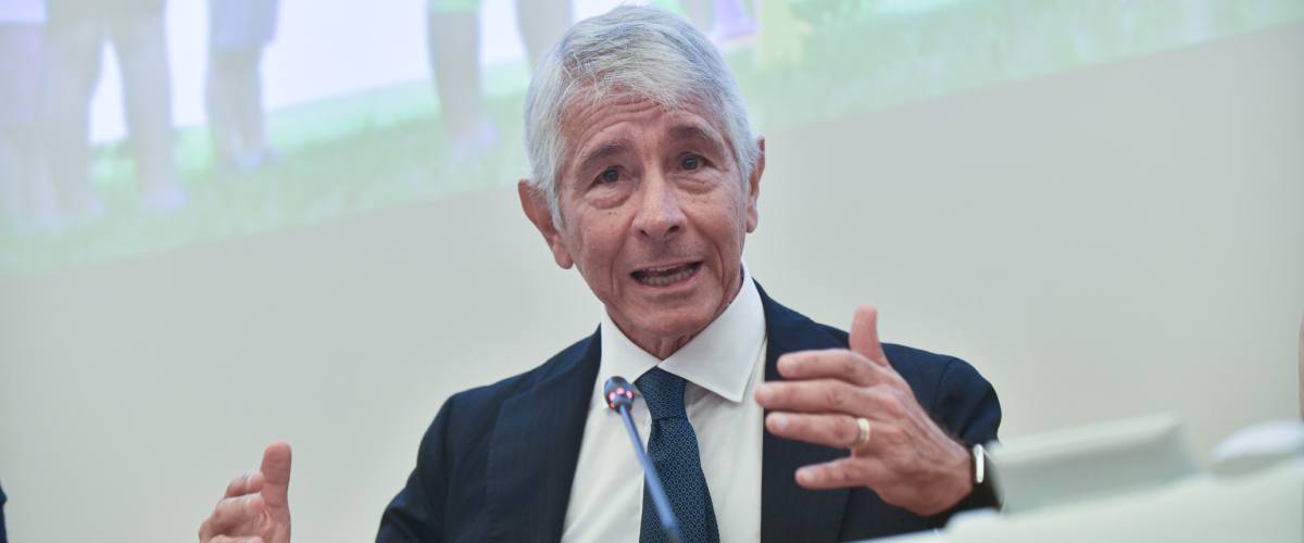 Sport negli oratori, via al piano da 50 milioni. Abodi firma l’intesa con Zuppi: «Un investimento su bambini e ragazzi»