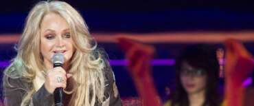 Bonnie Tyler durante un’esibizione in Rai
