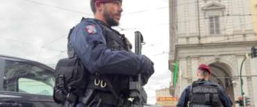 Roma, maxi blitz dei Carabinieri a Termini: 19 arresti, droga, armi e borseggiatori fermati