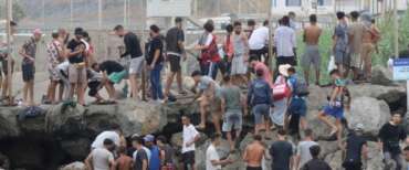 Crisi dei migranti a Ceuta, il Viminale chiude le frontiere con la Spagna. Accordo con la Francia per i controlli terrestri