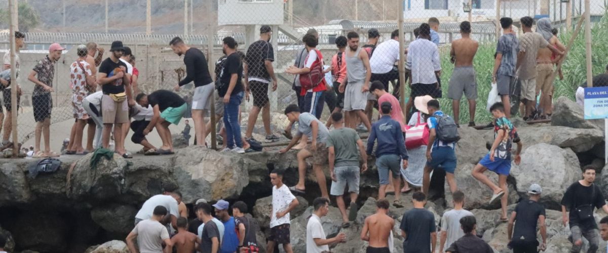 Crisi dei migranti a Ceuta, il Viminale chiude le frontiere con la Spagna. Accordo con la Francia per i controlli terrestri