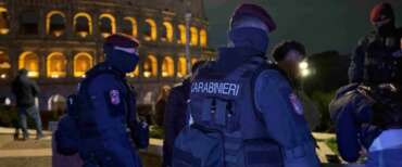 Maxi blitz anti maranza al Colosseo: 350 identificati, 10 arrestati. Meloni: “Lo Stato c’è e continua a presidiare il territorio”