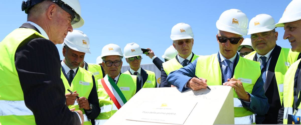 eni storage systems avvia il cantiere della gigafactory per la produzione di batterie stazionarie a brindisi da Secoloditalia.it eni storage systems avvia il cantiere della gigafactory per la produzione di batterie stazionarie a brindisi