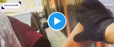 Caso Fakir, il momento in cui gli agenti intervengono nelle riprese dalla bodycam (video)