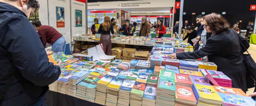 Niente passaporto politico alla Fiera del libro: il patentino è stato stracciato. FdI: vittoria del buonsenso